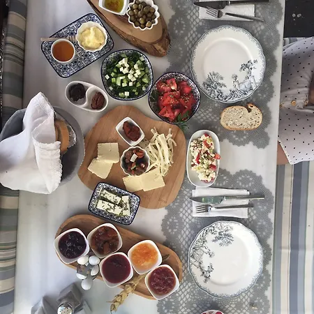 Cunda Adali Pensión