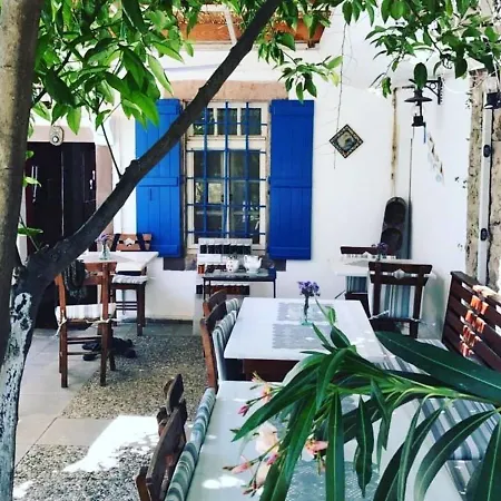 Cunda Adali Pensión 3*